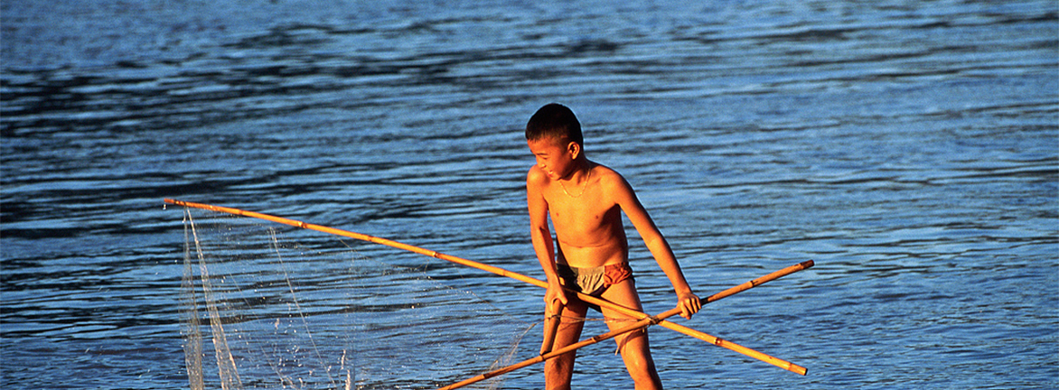 小海的故事背景图